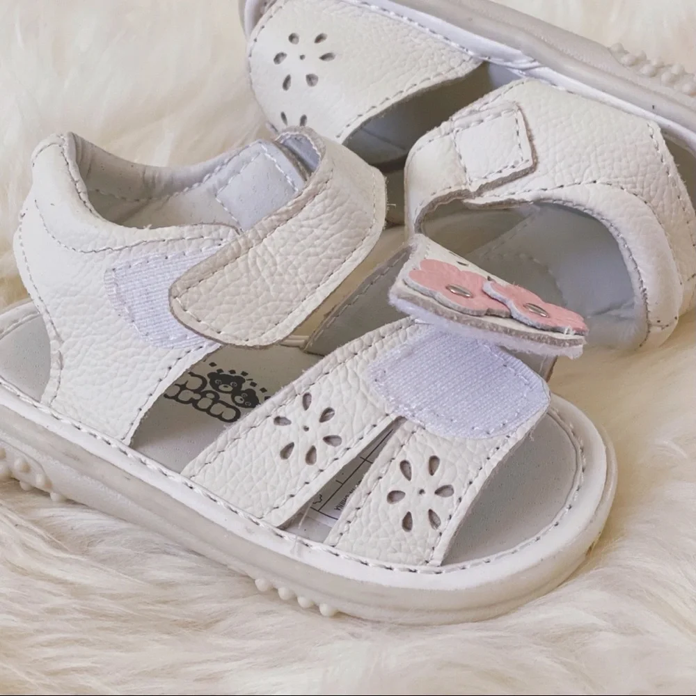 Baby girl leather sandals with adjustable Velcro